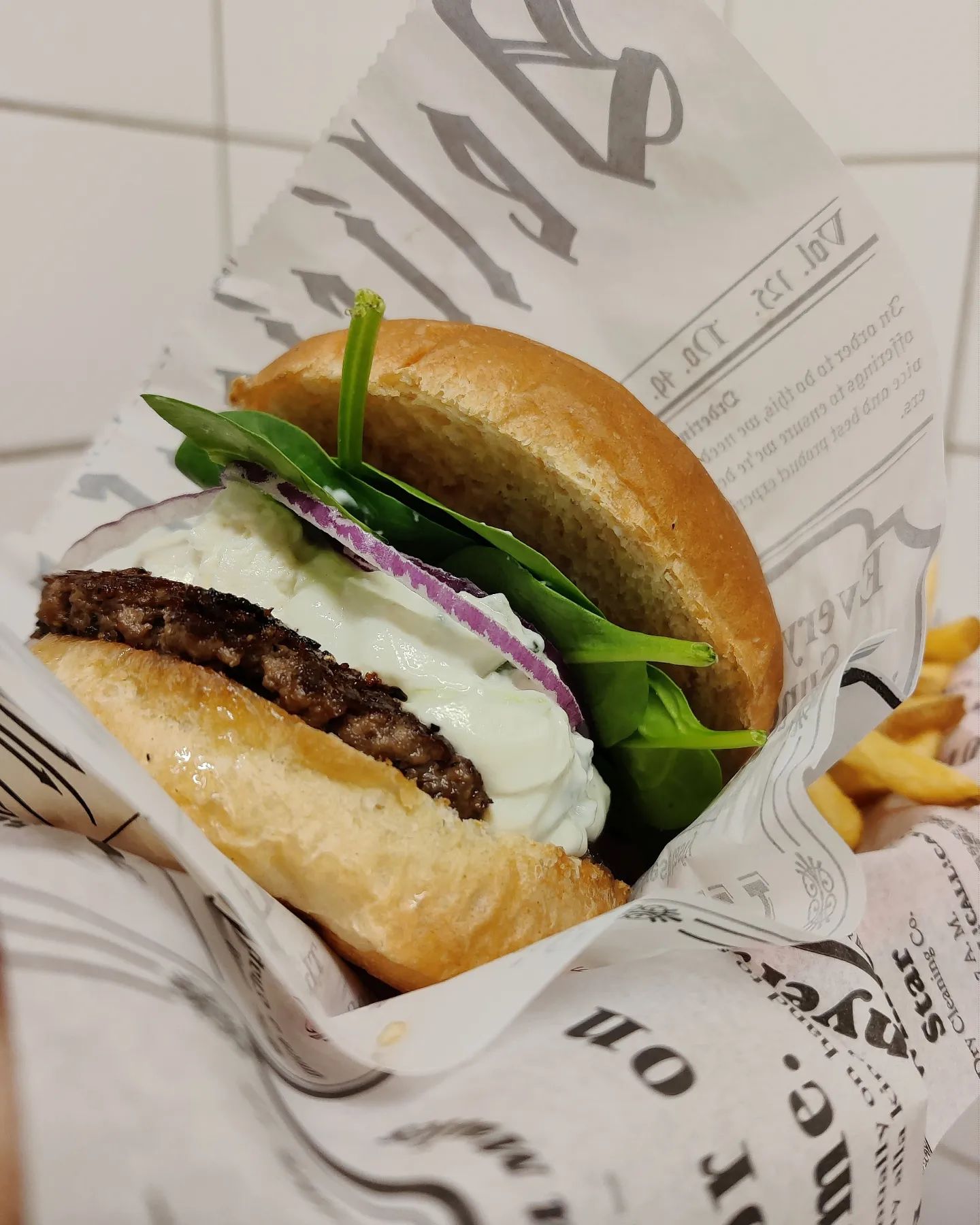 🇬🇷 "ASTORIA" 🇬🇷
- Fetaost, Tzatziki, Tomat, Rödlök och Spenat.
En burgare inspirerad av New Yorks grekiska kvarter! 😍
Kom in och prova själv! Finns på alla våra NYC resturanger, endast under februari! 👀
Välkommen! 🍔